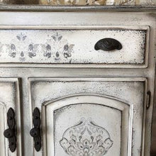 Load image into Gallery viewer, Antique Damask