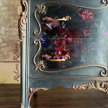 Load image into Gallery viewer, Elaine