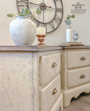 Load image into Gallery viewer, Elegant Scrolls