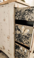 Load image into Gallery viewer, Romance Roses