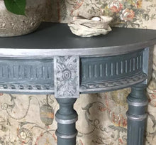 Load image into Gallery viewer, Metal Leaf